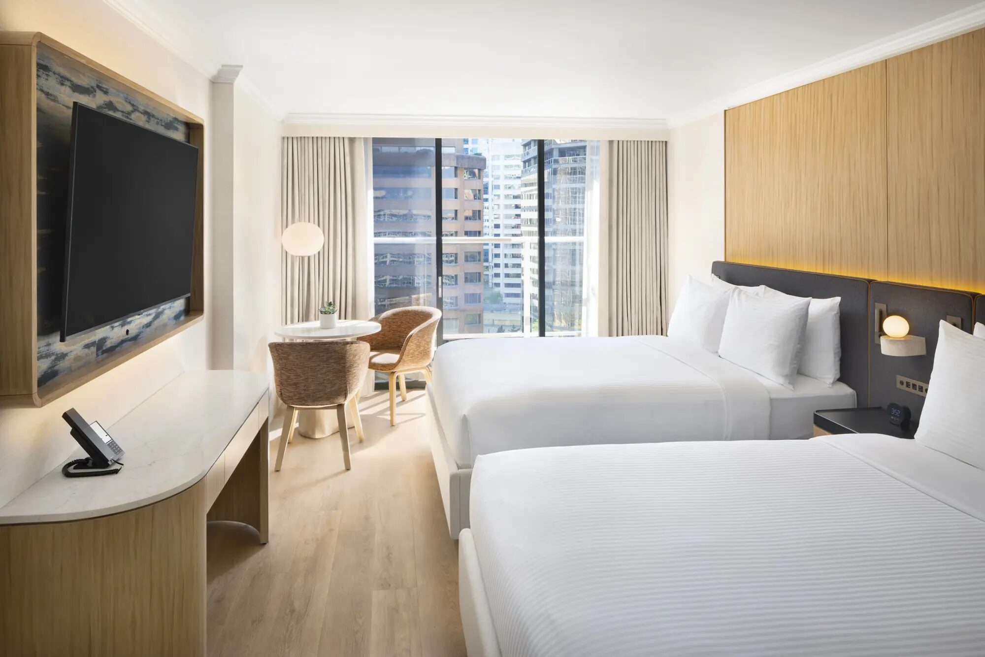 Cityview Rooms at Pinnacle Hotel Harbourfront, downtown Vancouver, photo 2