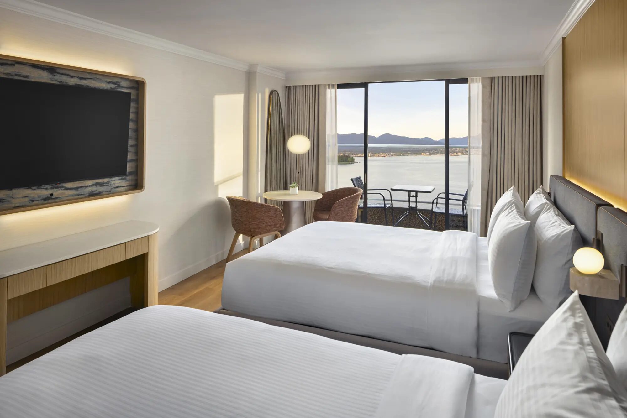 Premium Harbourview Rooms at Pinnacle Hotel Harbourfront, downtown Vancouver, photo 2